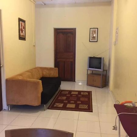 Trisya Homestay كُوالا تيرينغانو المظهر الخارجي الصورة