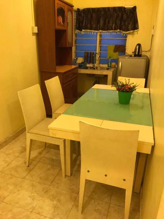 Trisya Homestay كُوالا تيرينغانو المظهر الخارجي الصورة